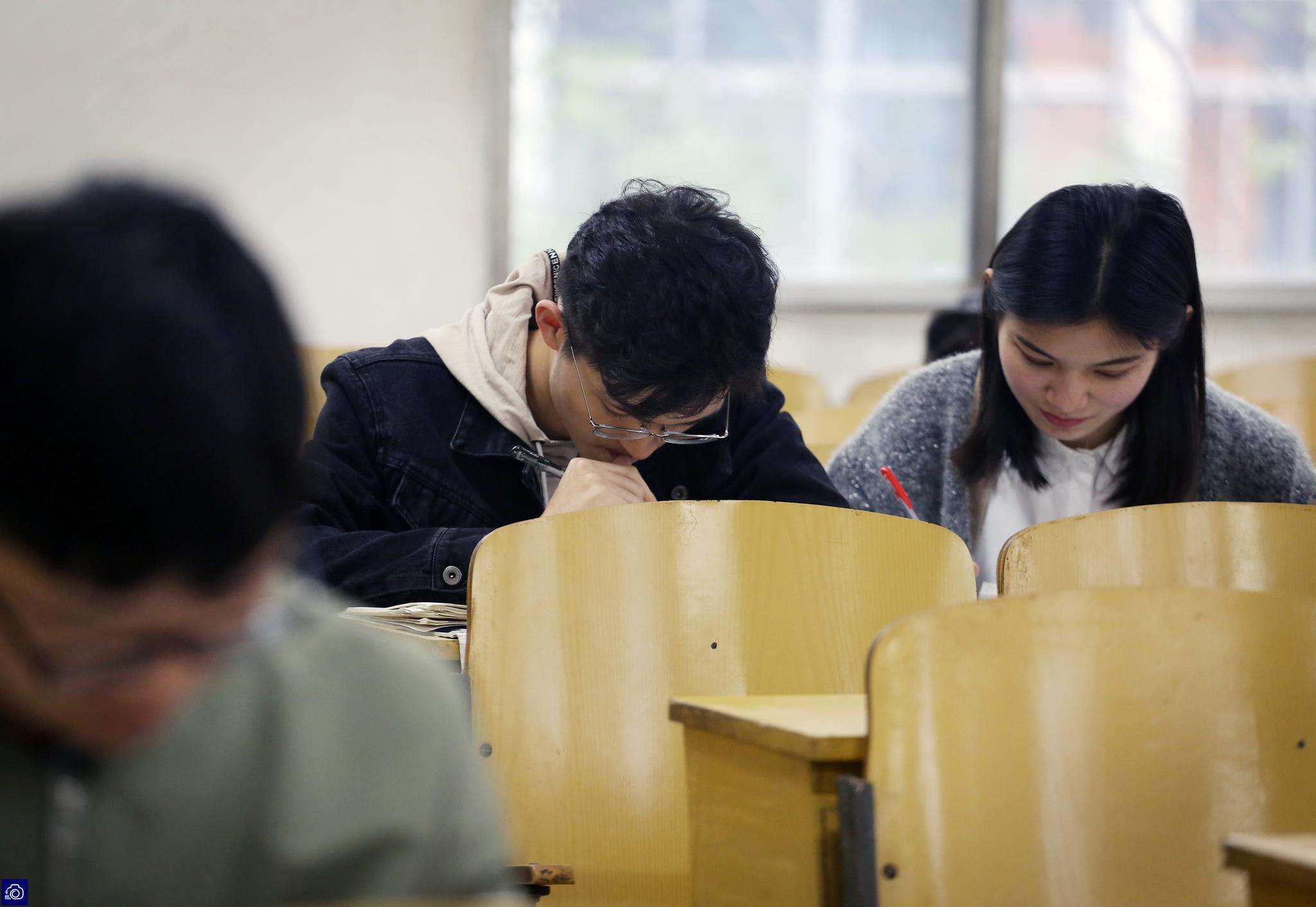 博士研究生好考吗？